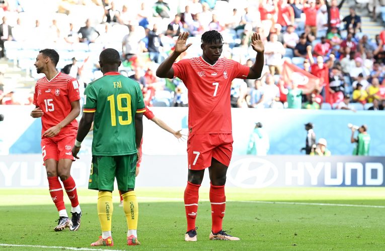 Suiza derrota a Camerún con gol de un jugador naturalizado
