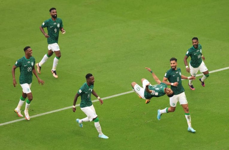 Arabia Saudita da la sorpresa y derrota 1-2 a Argentina