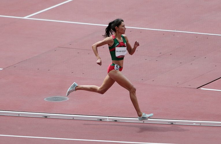 Laura Galván impone nuevo récord mexicano