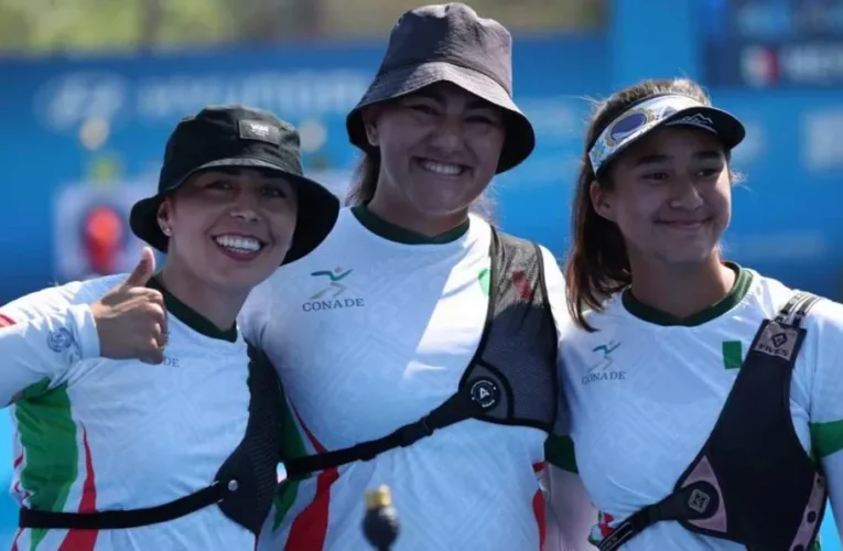 Equipo mexicano femenil en la cumbre del mundo