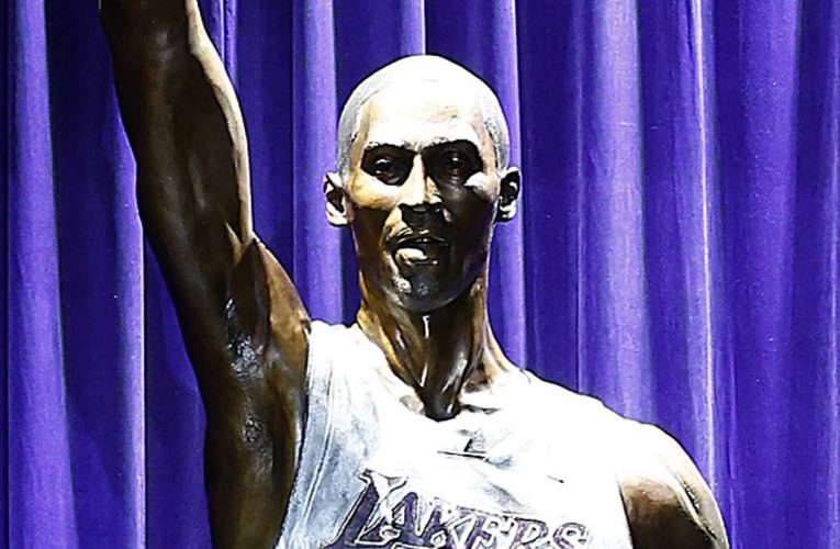 Revelan estatua de Kobe Bryant