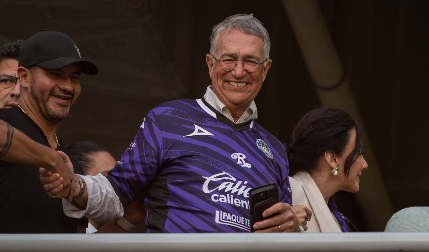 Ricardo Salinas compra a Gallos Blancos