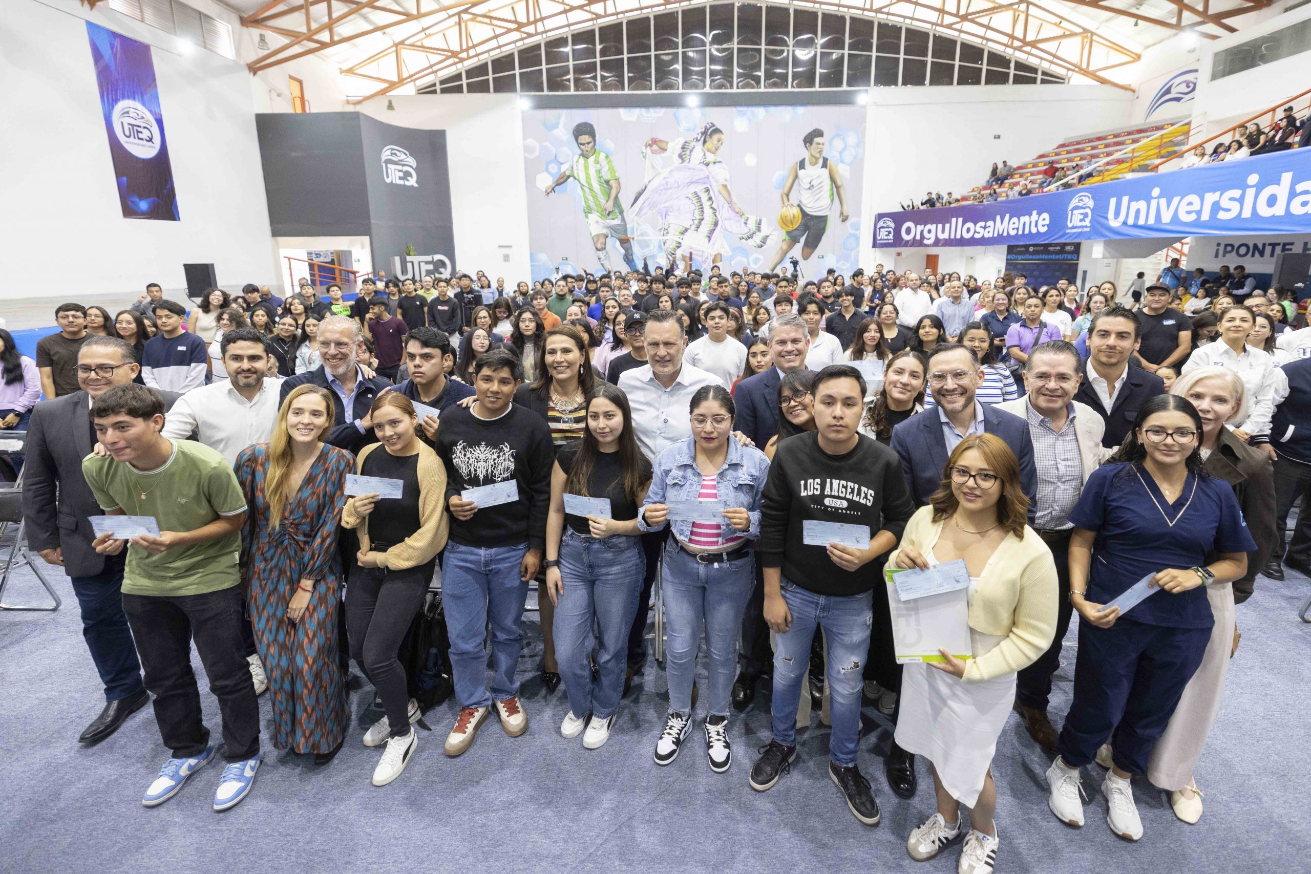 Apoyan con becas a más universitarios en Querétaro