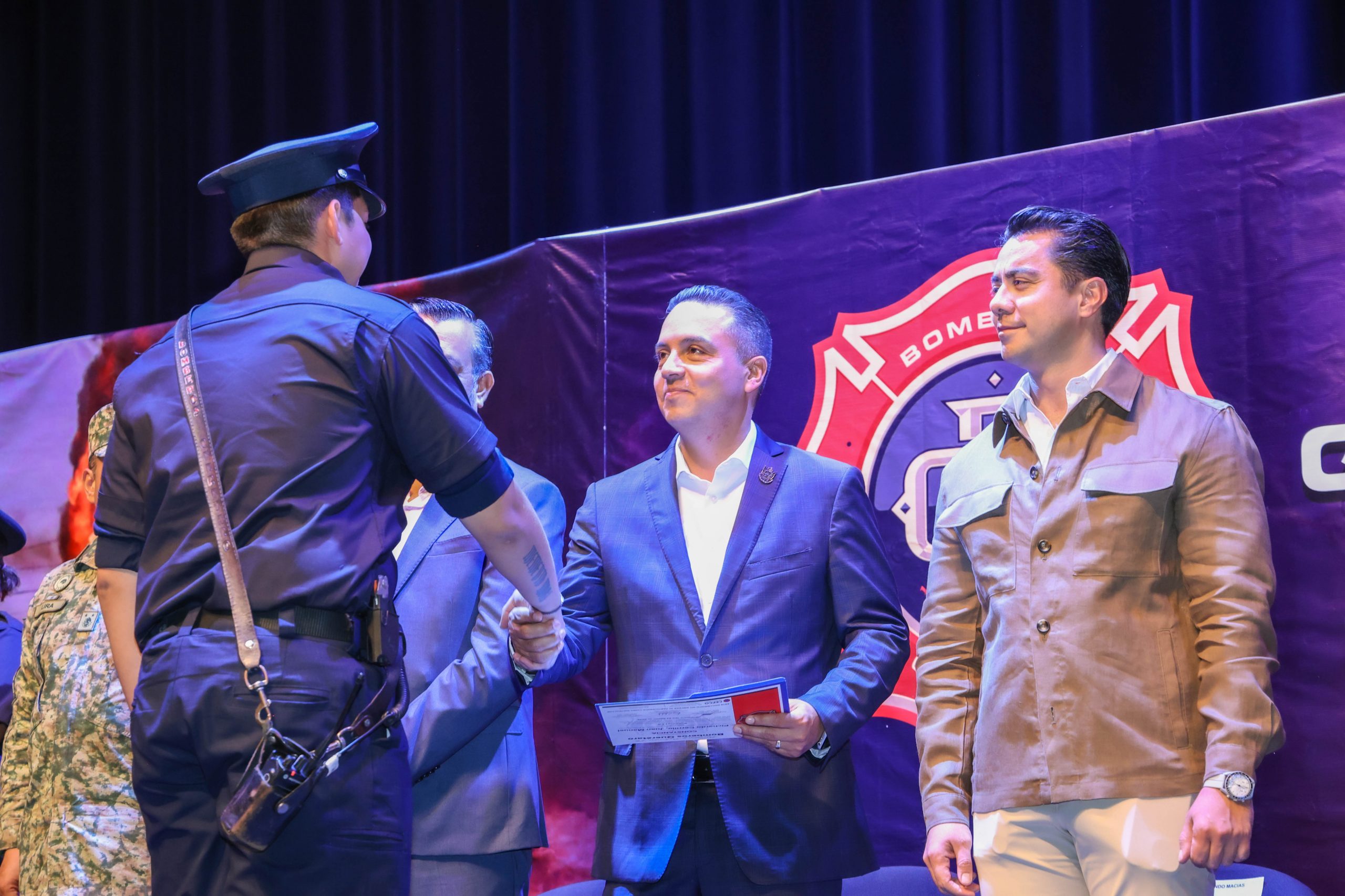 Reconoce Eric Gudiño labor de Bomberos Querétaro