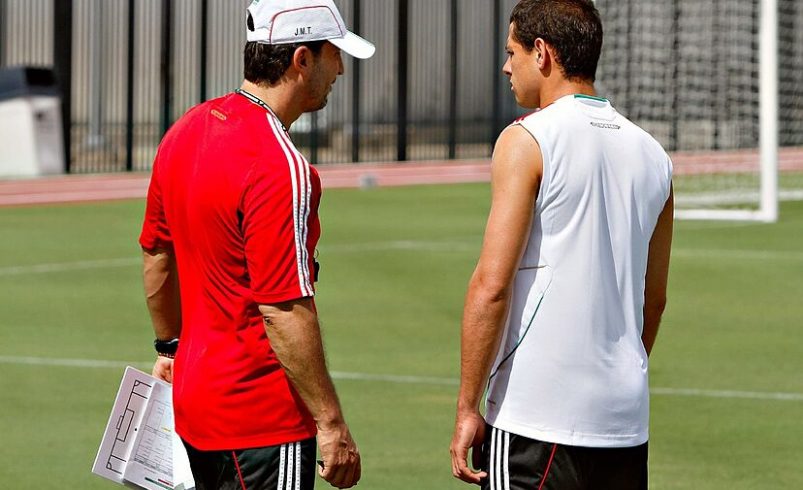 «Chepo» evita opinar sobre lo que le pasa al «Chicharito»