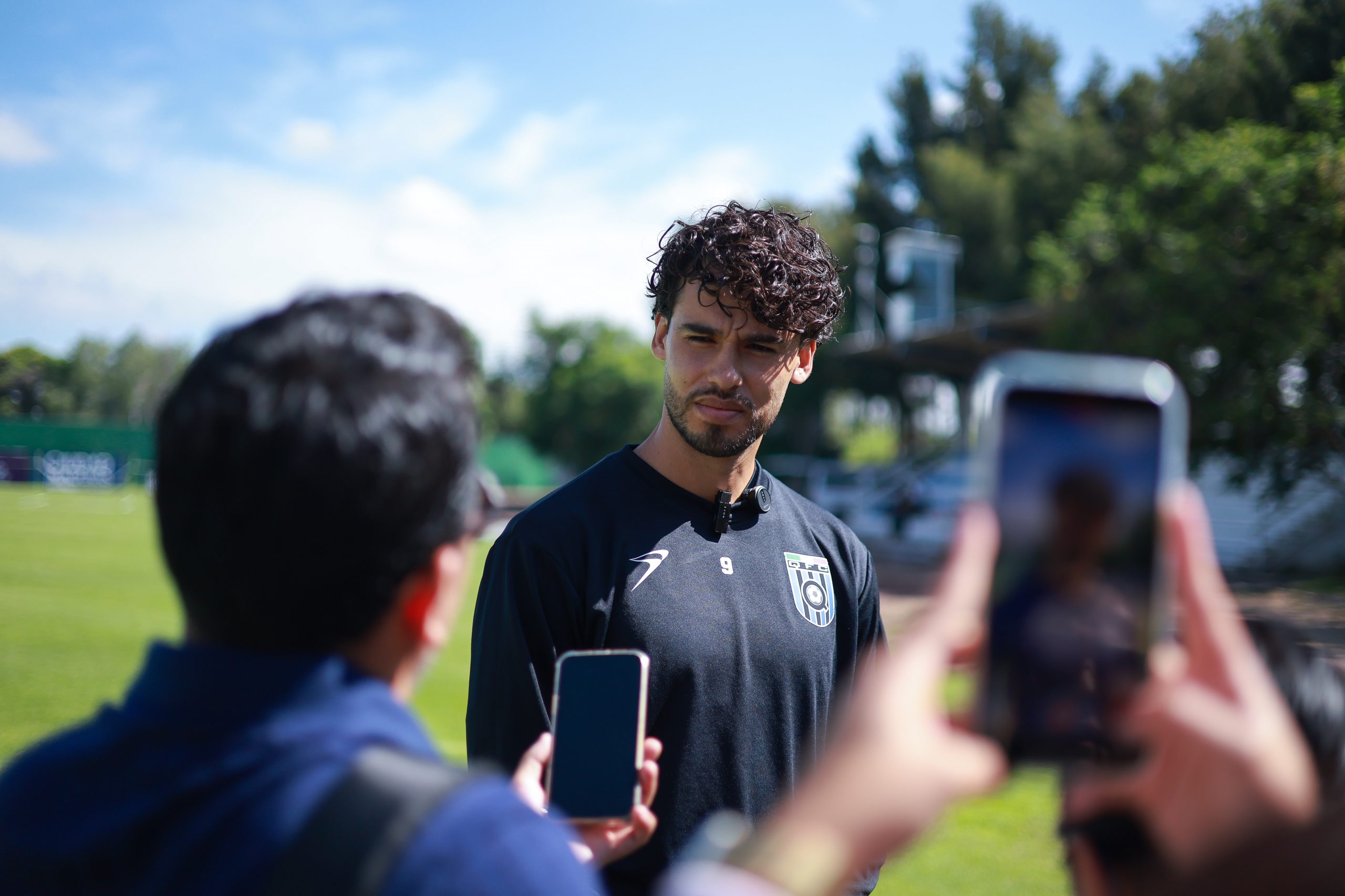 Gallos Blancos visita al León en el Nou Camp