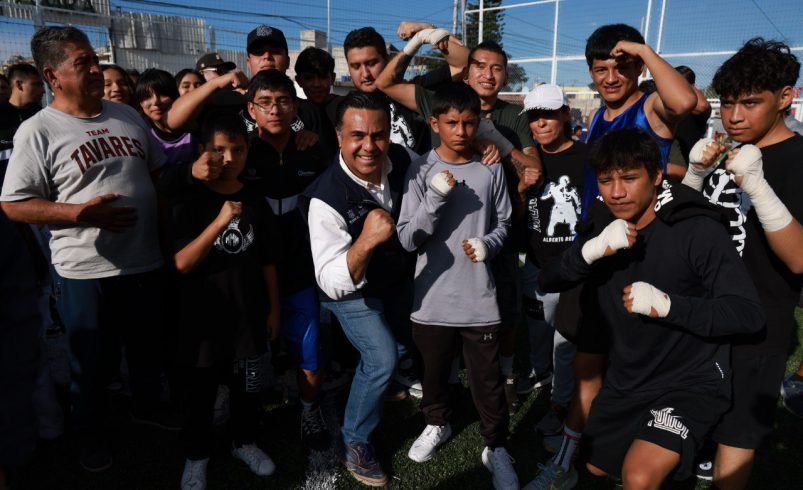 Entrega SEDESOQ rehabilitación de la cancha El Gallinero