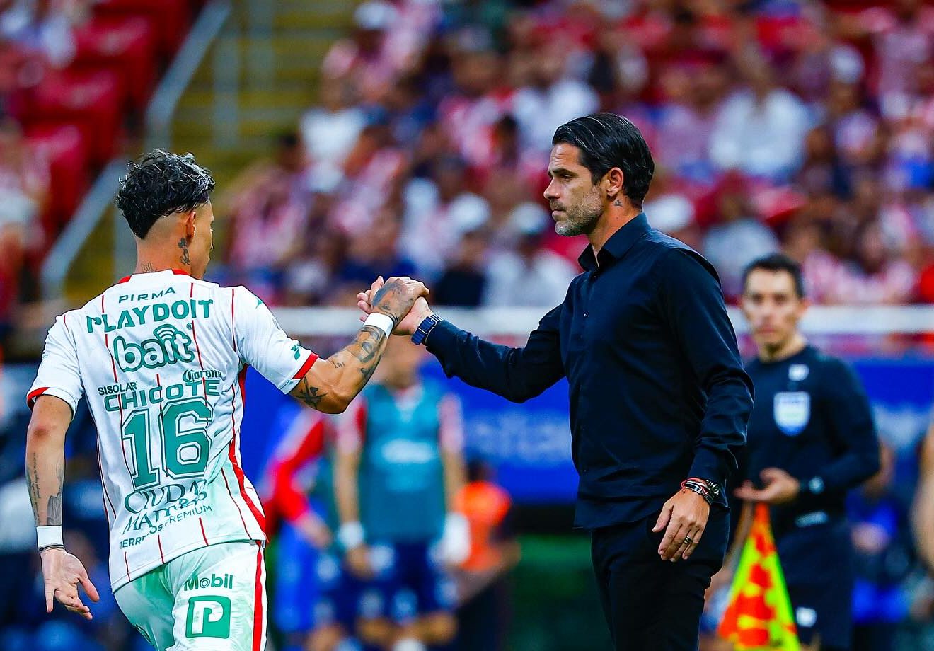 Así recibieron los Fans de Chivas a Fernando Gago