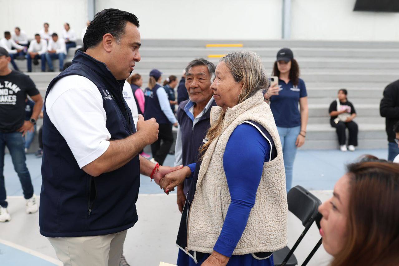 Avanza entrega de enseres domésticos a familias afectadas por lluvias