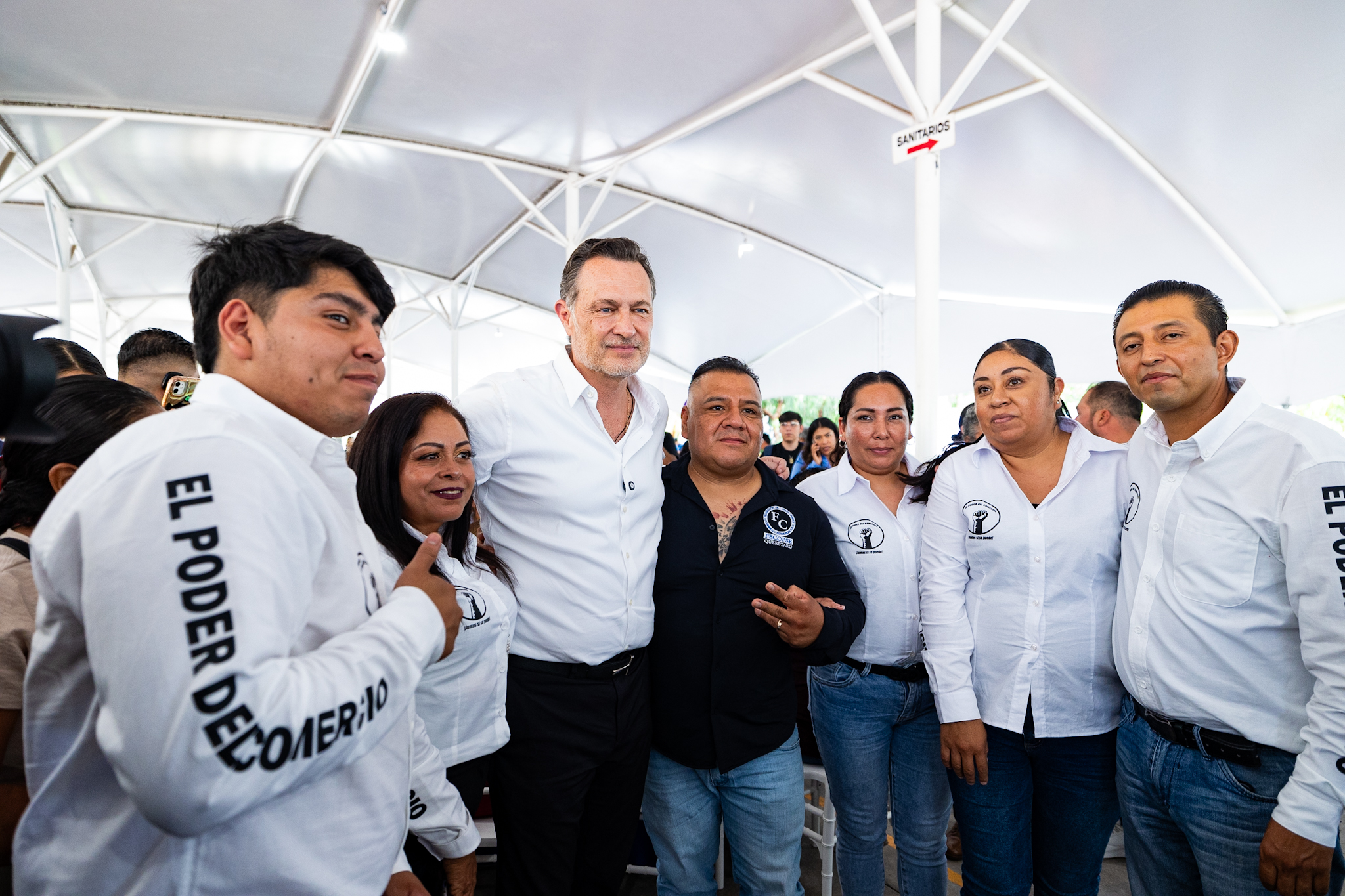 Refrenda Gobernador compromiso con comerciantes y tianguistas