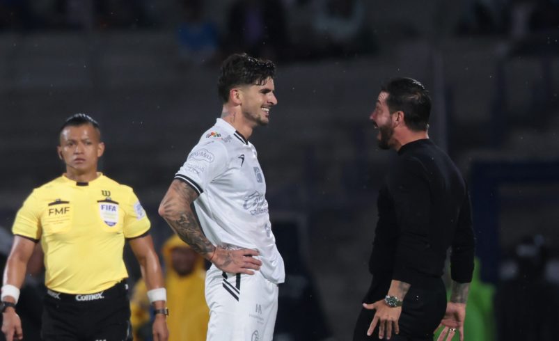 Benjamín Mora está muy orgulloso de sus Gallos Blancos