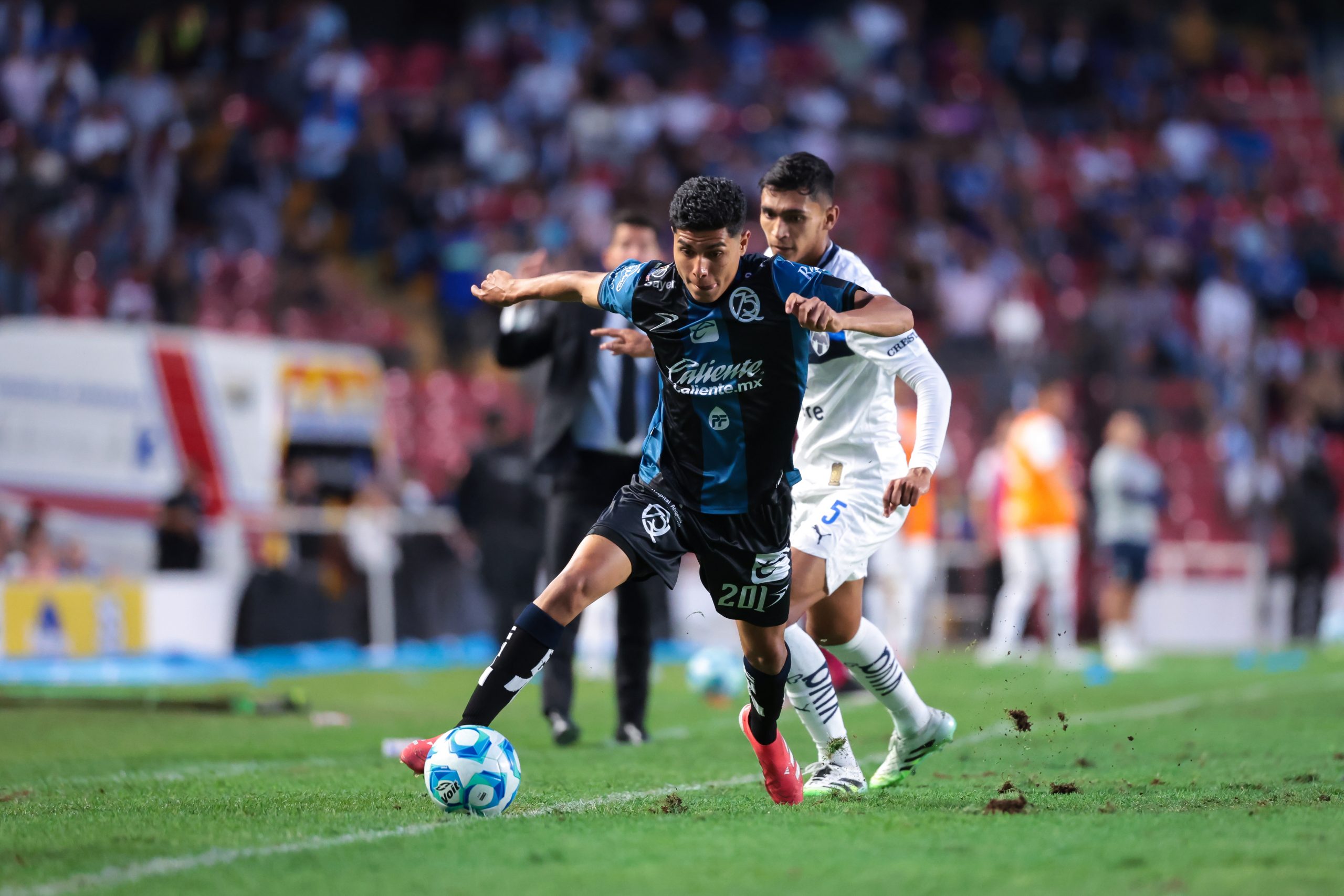 Destaca Liga MX el debut de Jesús Arellano con Gallos