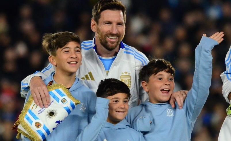 Doblete de Messi en su último partido de eliminatoria
