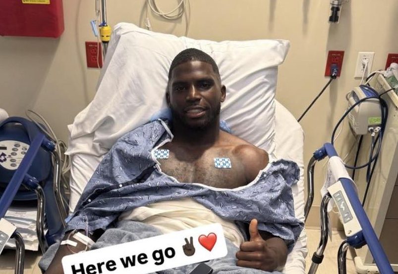 Operan con éxito a Tyreek Hill