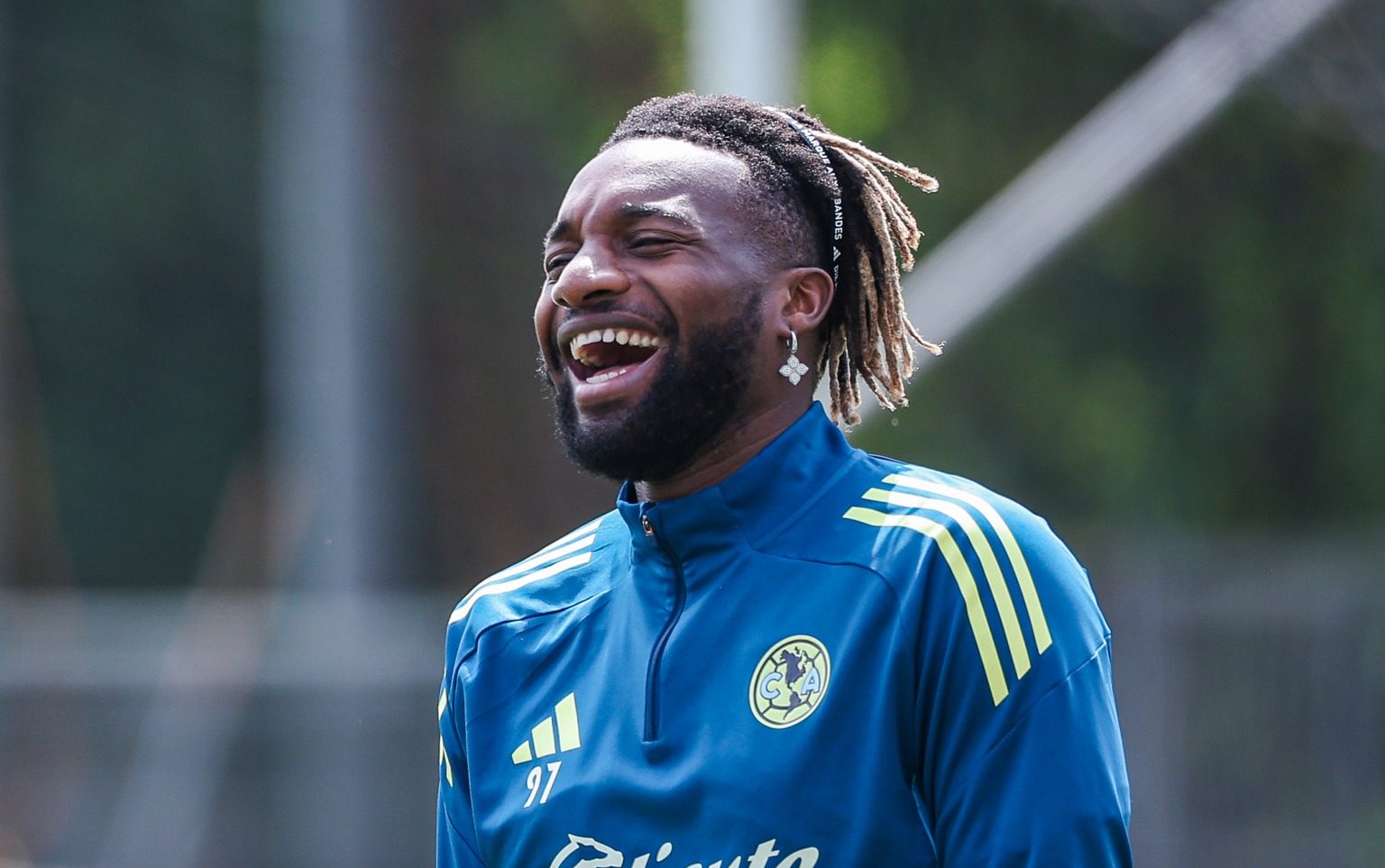 Conoce el lujoso departameno de Allan Saint-Maximin