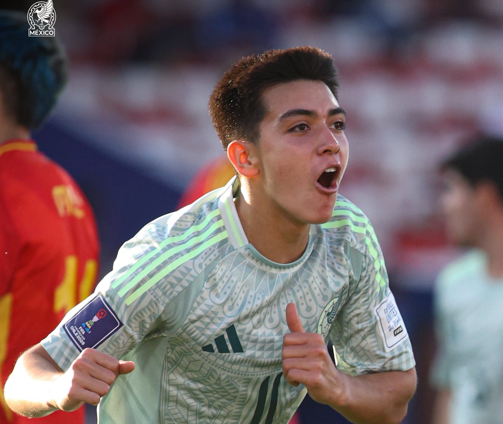 Gilberto Mora dedica goles a las personas que lo apoyan
