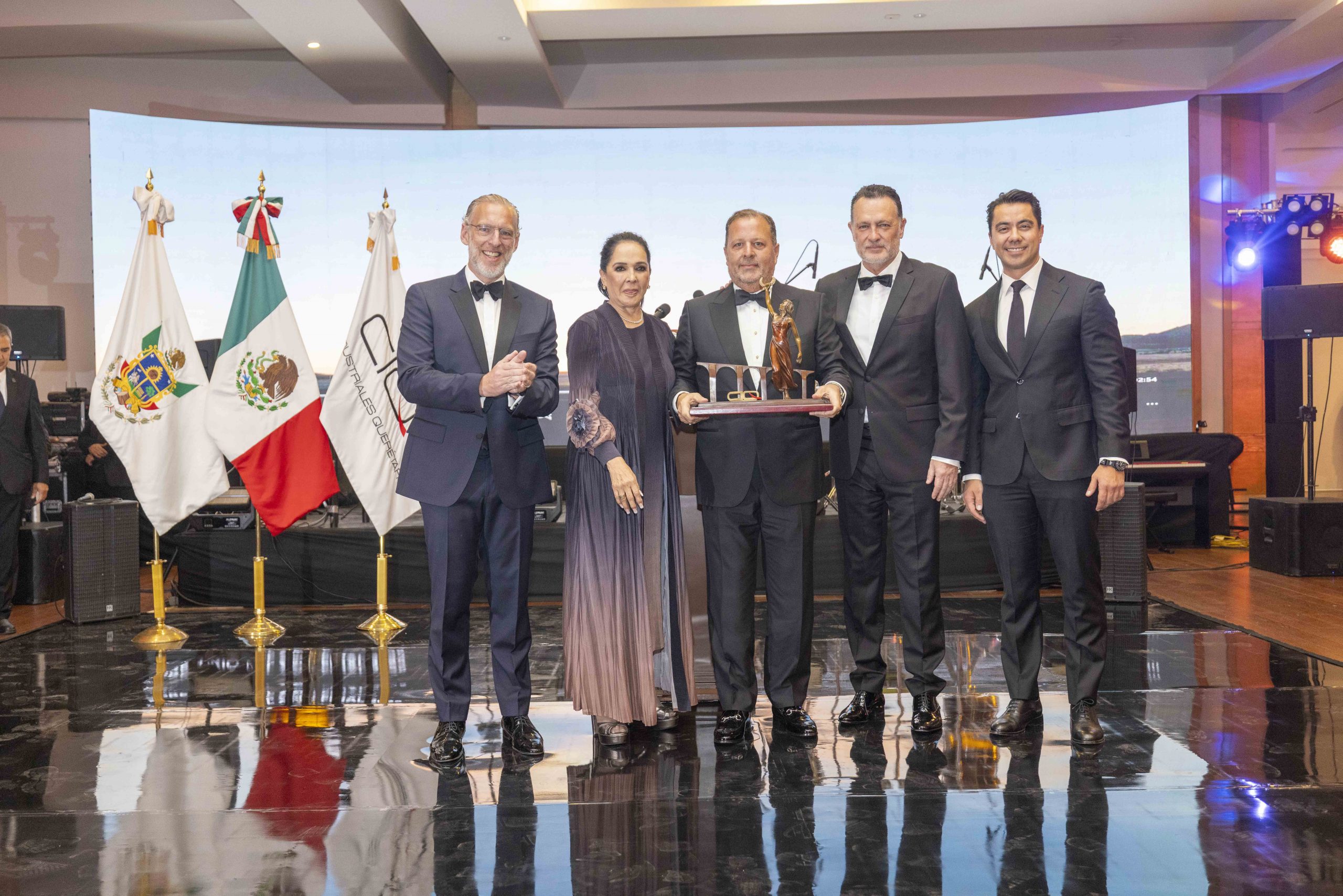 Entregan Premio al Empresario del Año 2025