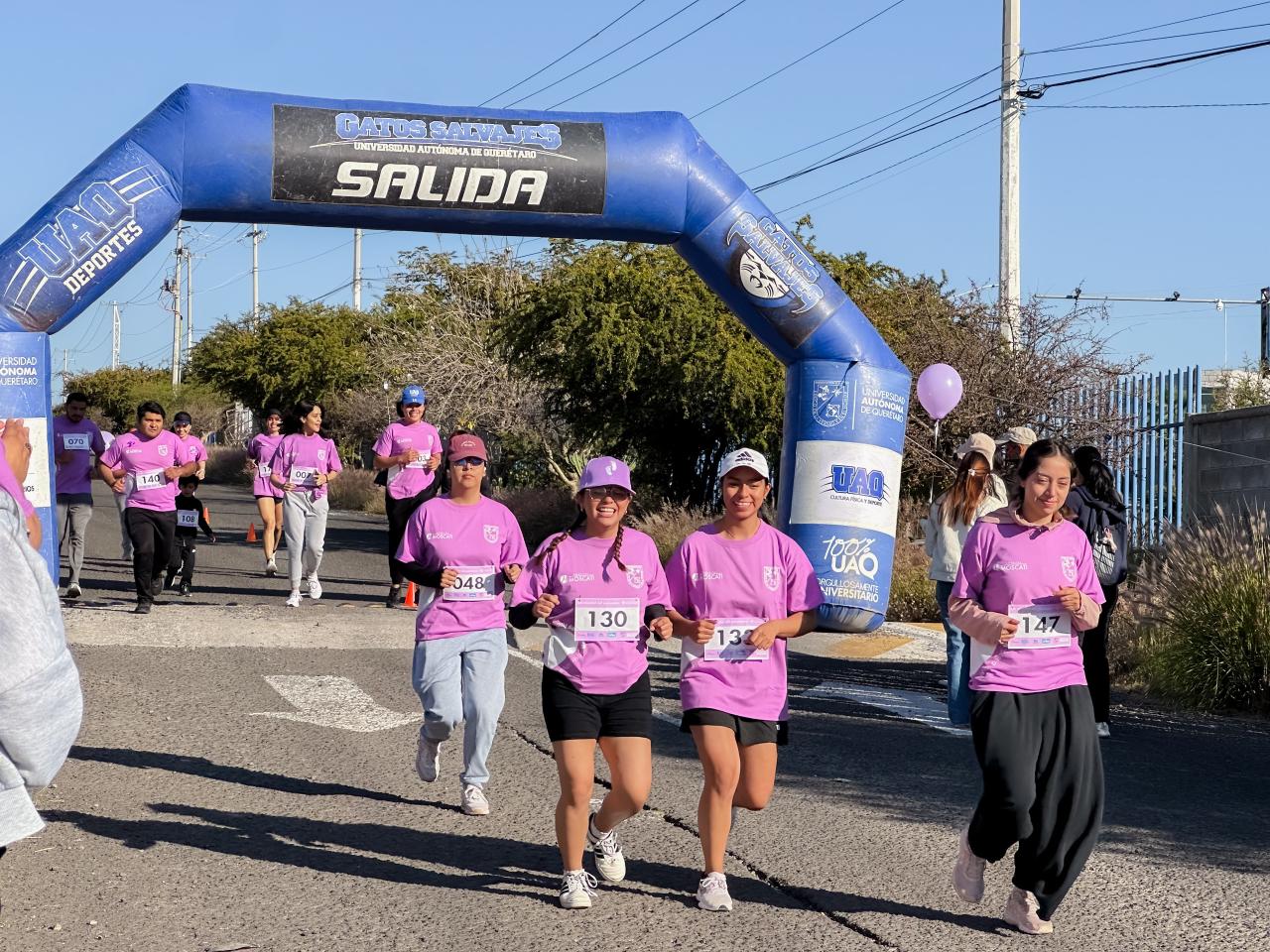 UAQ realiza caminata «Pequeños pasos, grandes luchas»
