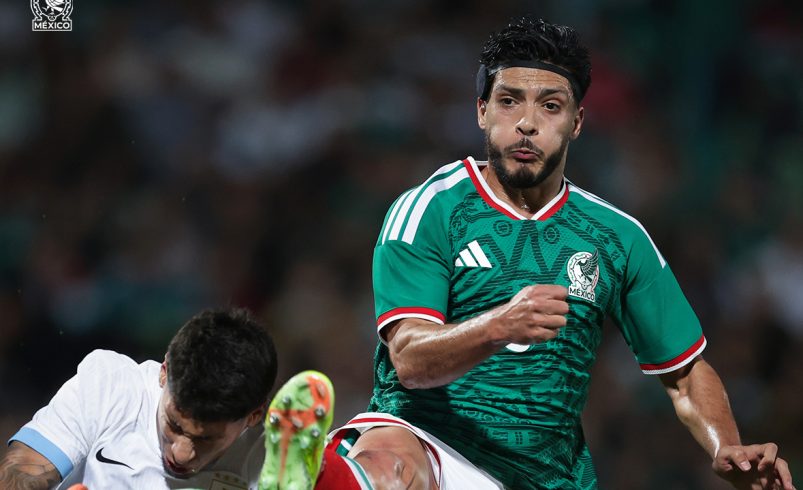 Raúl Jiménez lanza crítica a fans mexicanos