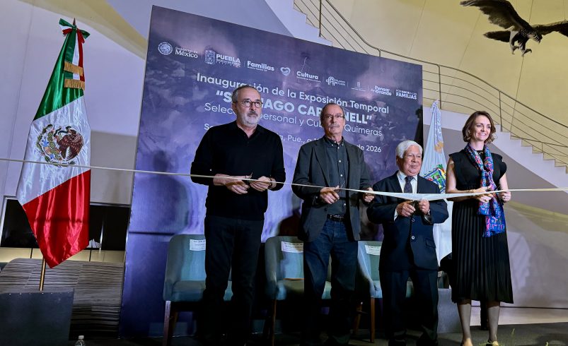 Inaugura López Birlain en Puebla exposición de Santiago Carbonell