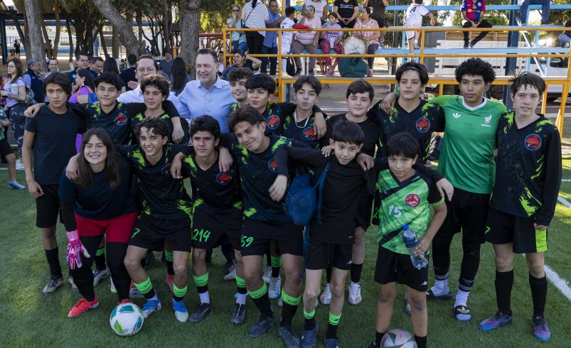 Encabeza Mauricio Kuri entrega de cancha en El Pueblito
