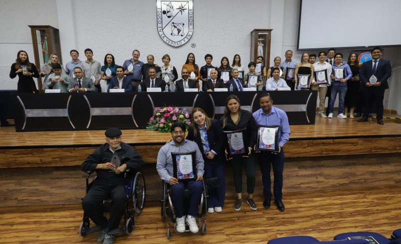 Panathlon Querétaro condecora a la UAQ por su apoyo