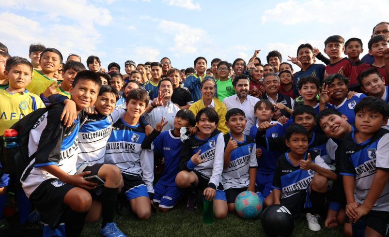 Entregan rehabilitación de cancha de futbol en El Tintero
