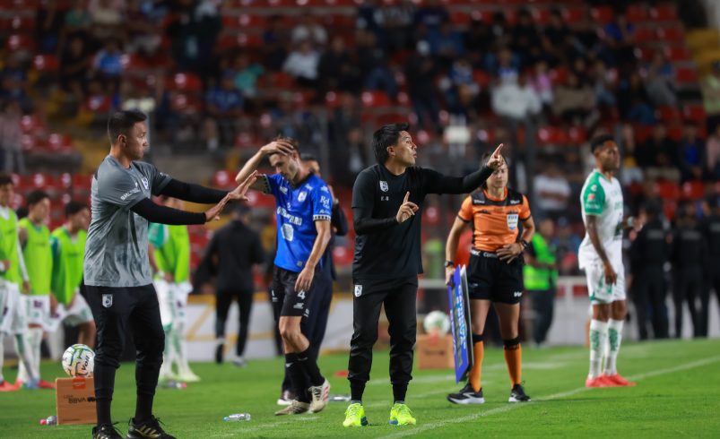 Esteban González está contento con sus Gallos Blancos