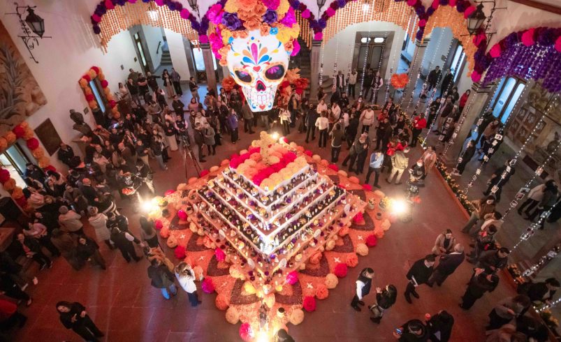 Inaugura Mauricio Kuri altar de muertos en Palacio de la Corregidora
